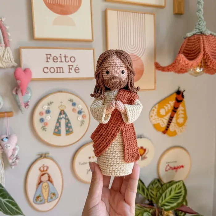 Amigurumi de Jesus em crochê